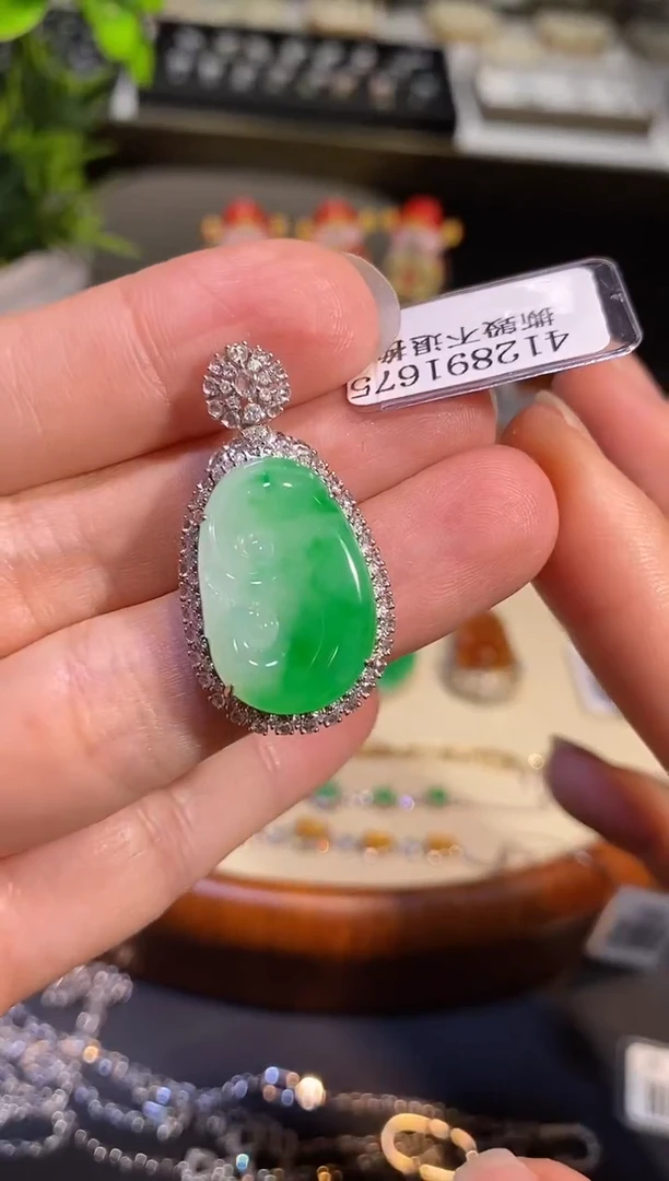 【闪购商品】翡翠颈饰18K金镶嵌吊坠