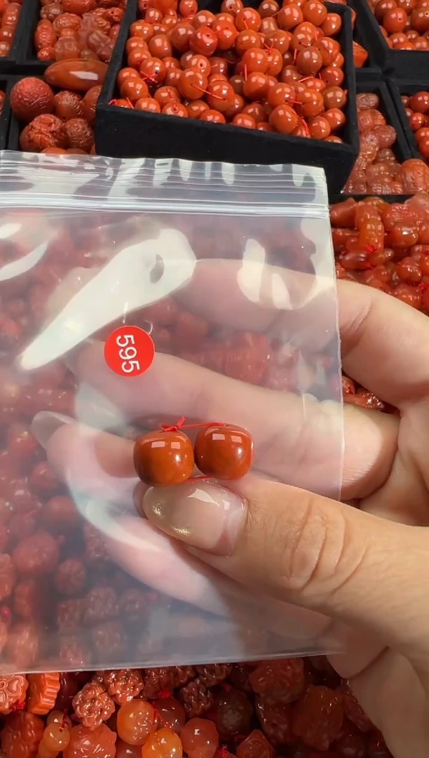 南红玛瑙未镶嵌颈饰1