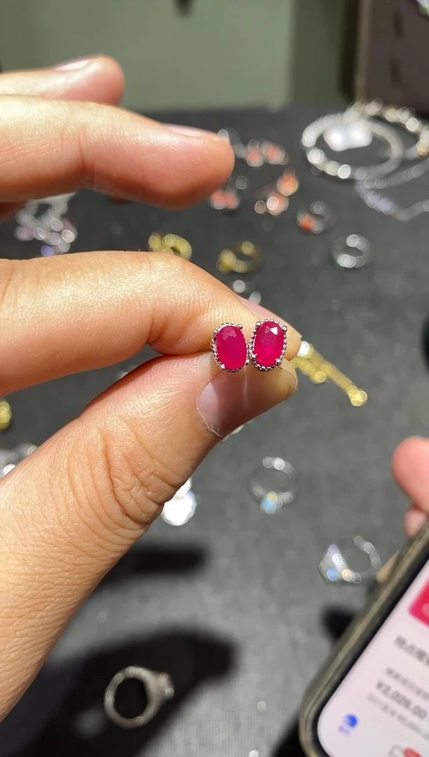 银S925镶嵌耳饰红宝石耳钉
