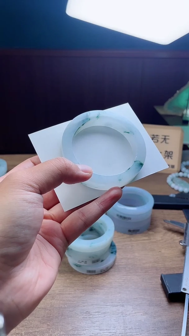 定制翡翠手镯未镶嵌蕾定制