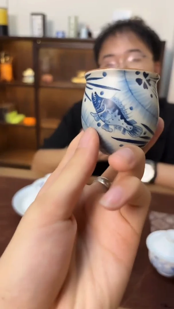 仿古青花鱼藻纹蛋杯主人杯