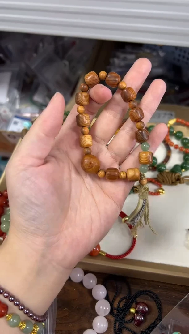 吊坠柏木（崖柏）未镶嵌老料崖柏桶珠屁桃设计款手串[2692]