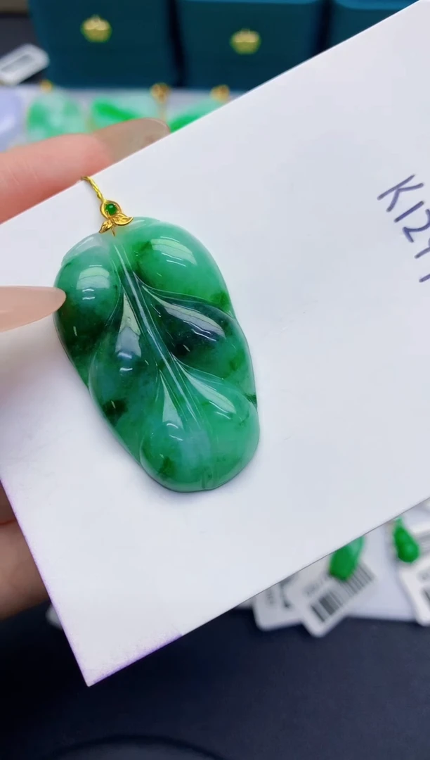 颈饰18K金镶嵌翡翠缅甸天然翡翠A货