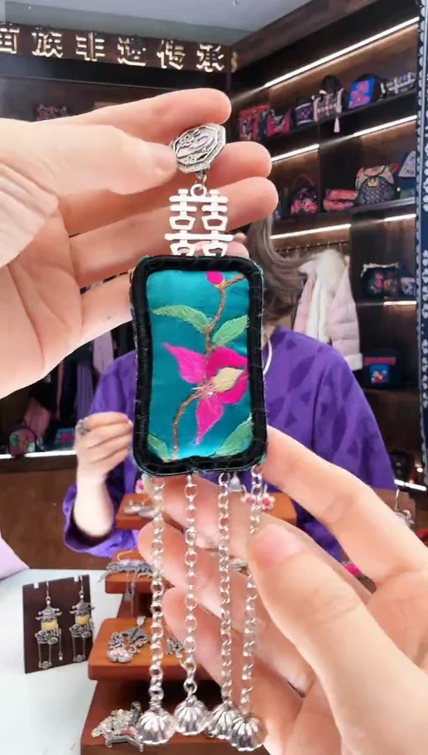 【闪购商品】织绣84蚩梦苗族古绣