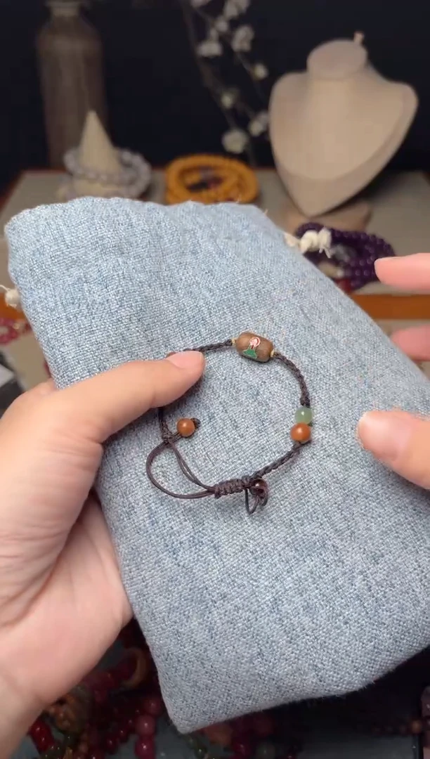 吊坠白玉菩提编绳