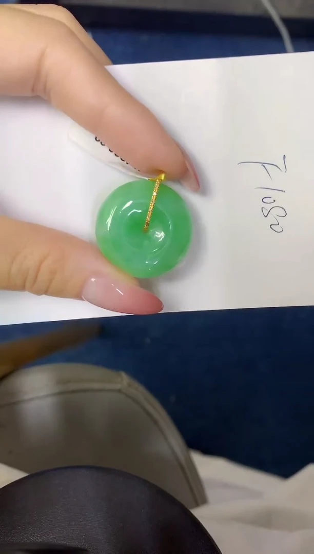 翡翠18K金镶嵌颈饰缅甸天然翡翠A货