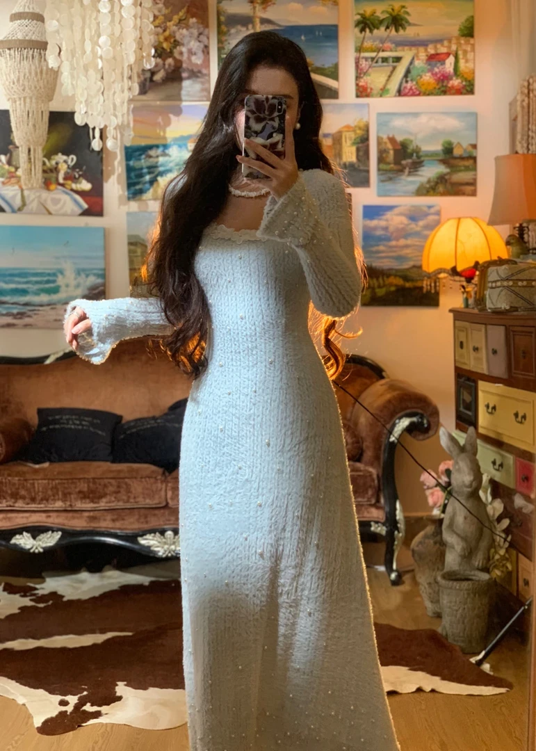 《露珠》2024冬季蓝色加厚羽毛纱蕾丝钉珠贵气连衣裙长裙J236