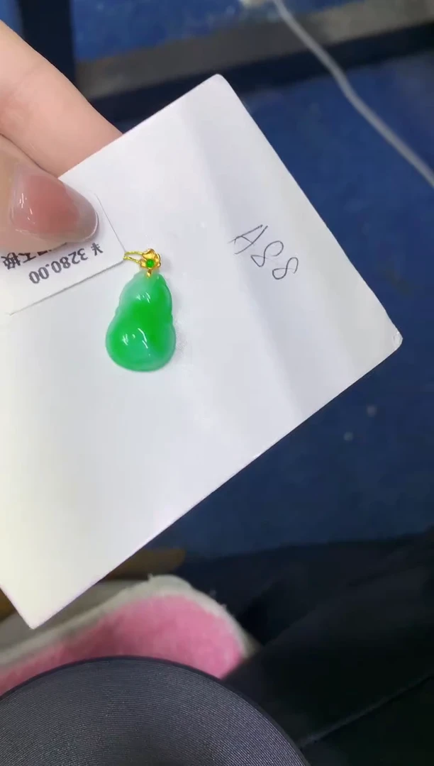 颈饰18K金镶嵌翡翠缅甸天然翡翠A货