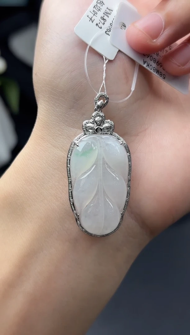 18K金镶嵌挂件翡翠叶子