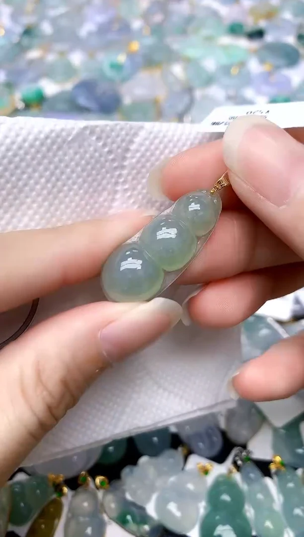 颈饰18K金镶嵌翡翠天然A货翡翠