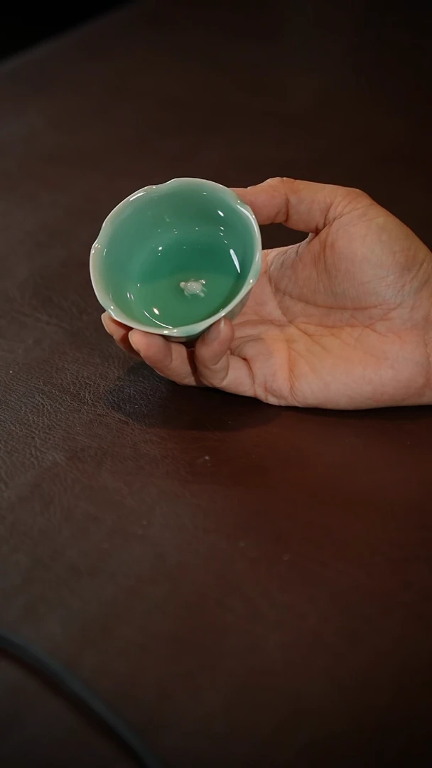 72-2龟游荷叶杯（昌华老釉梅子青）