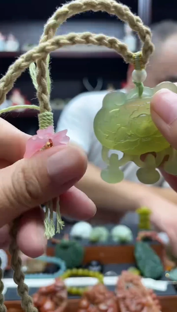 岫玉未镶嵌吊坠青*子·