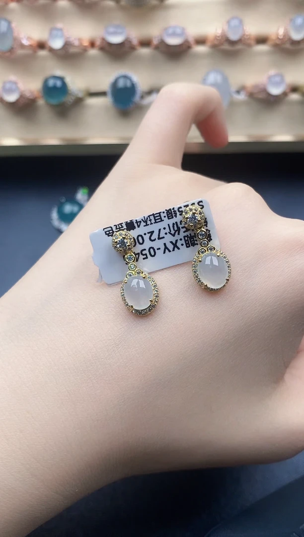 翡翠未镶嵌耳饰一物一证一礼盒