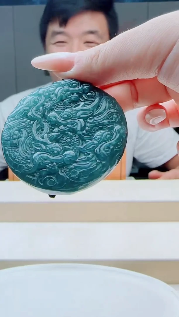 颈饰未镶嵌翡翠多样性发其中一