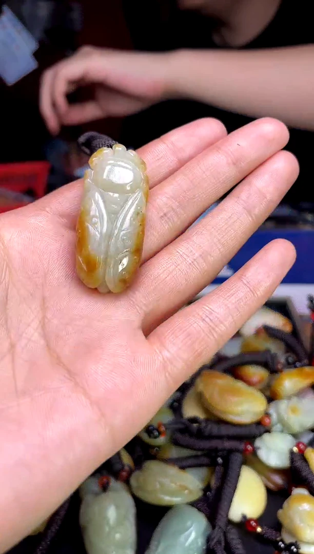 和田玉未镶嵌颈饰1