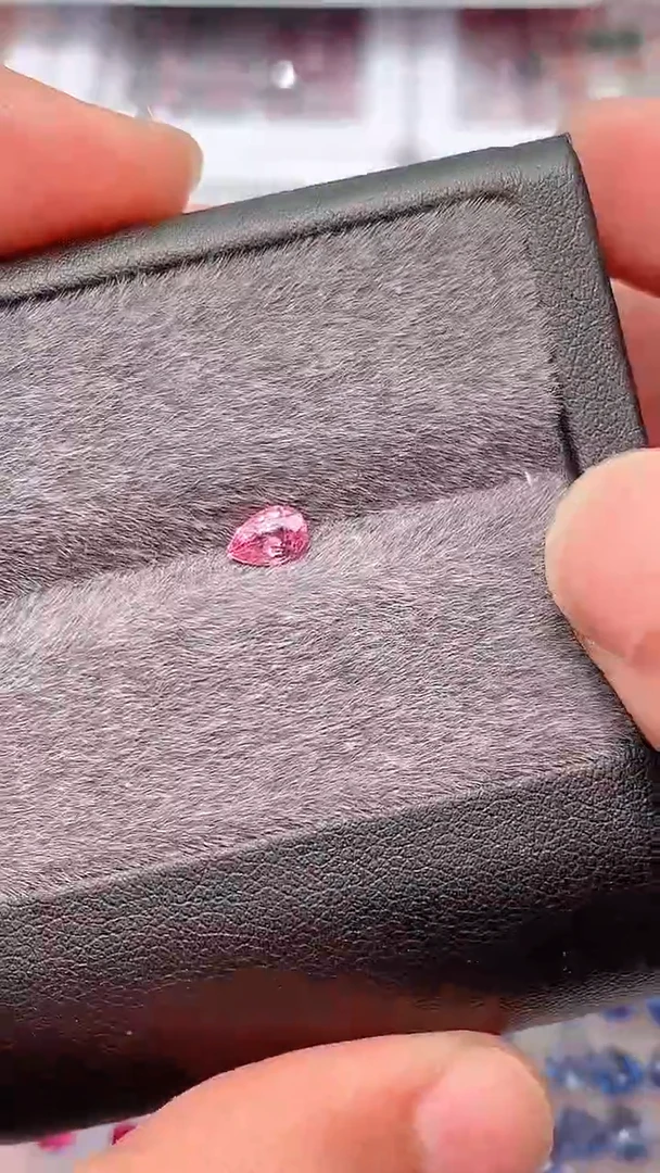 【闪购商品】尖晶石裸石未镶嵌水滴0.47