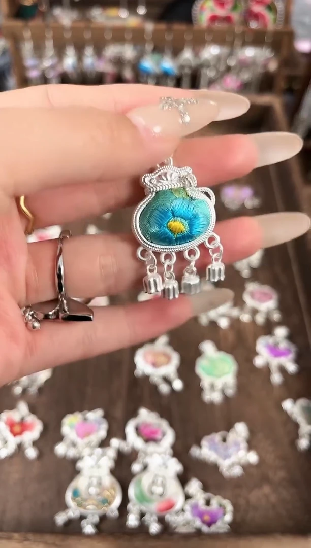 织绣民族风非遗老绣饰品146