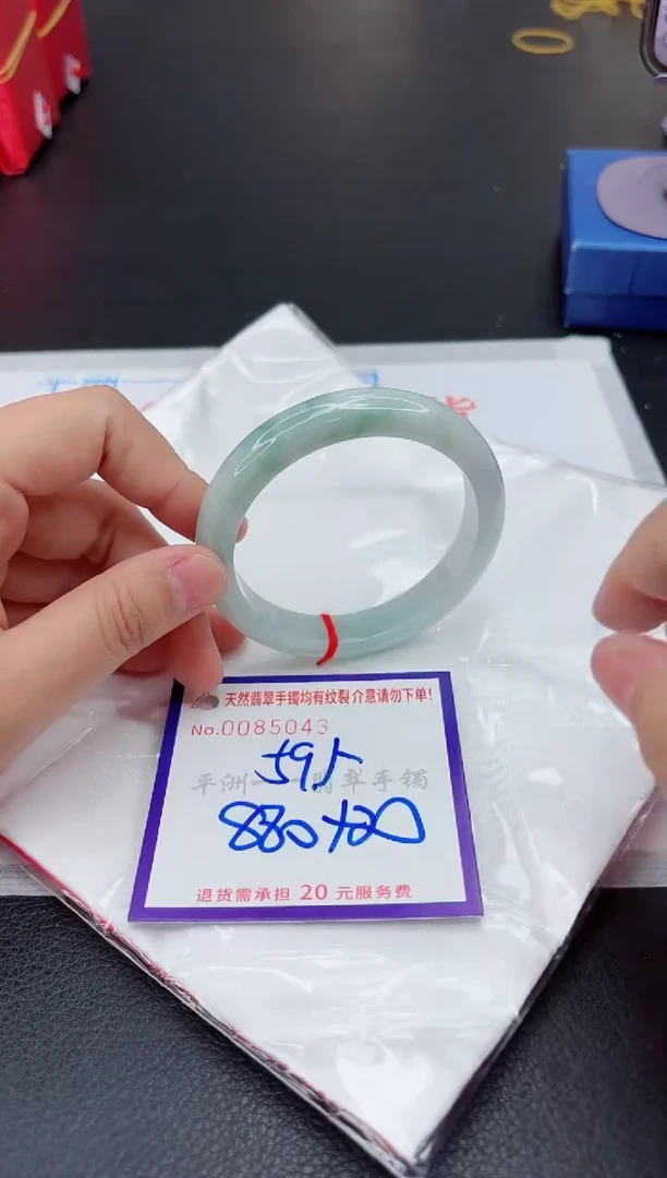 翡翠手镯未镶嵌1