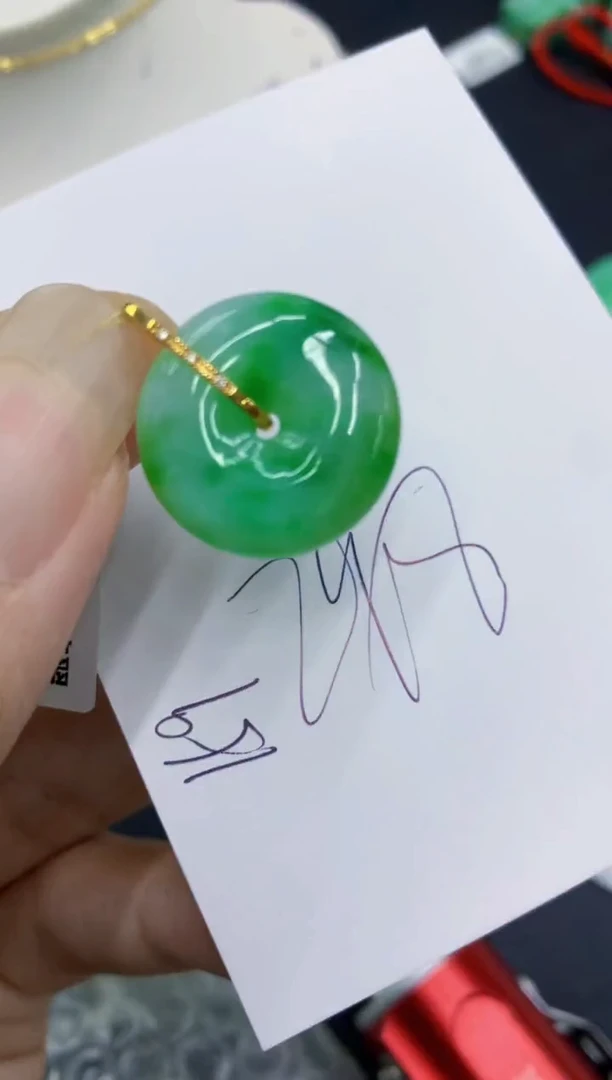 翡翠18K金镶嵌颈饰11111111111