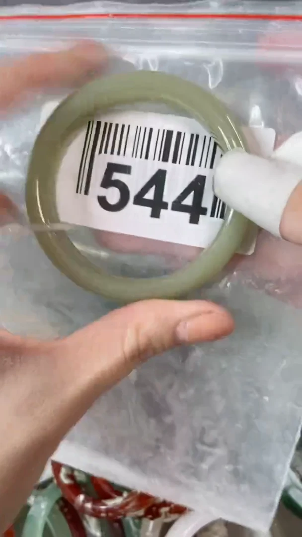 【闪购商品】石英质玉手镯未镶嵌5556+544