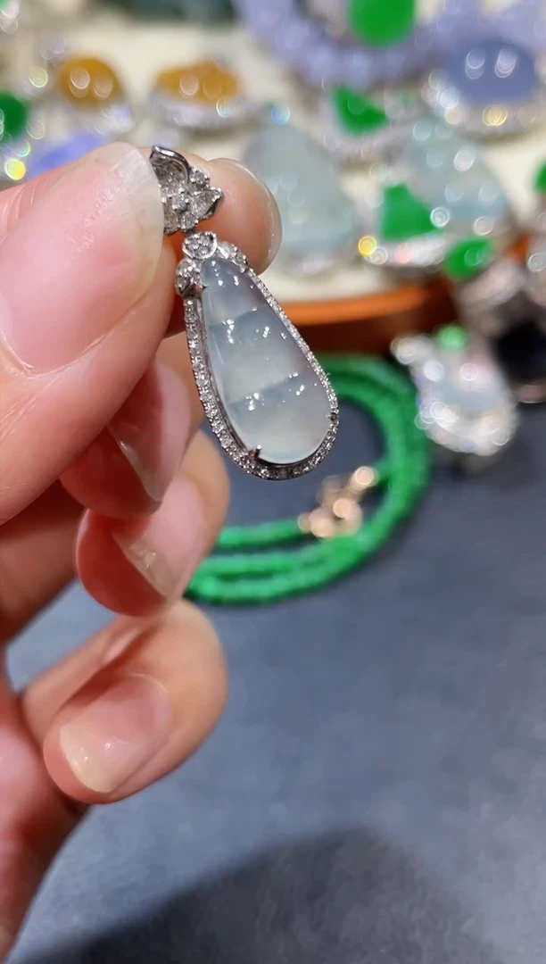 吊坠(不含链)18K金镶嵌翡翠豆子