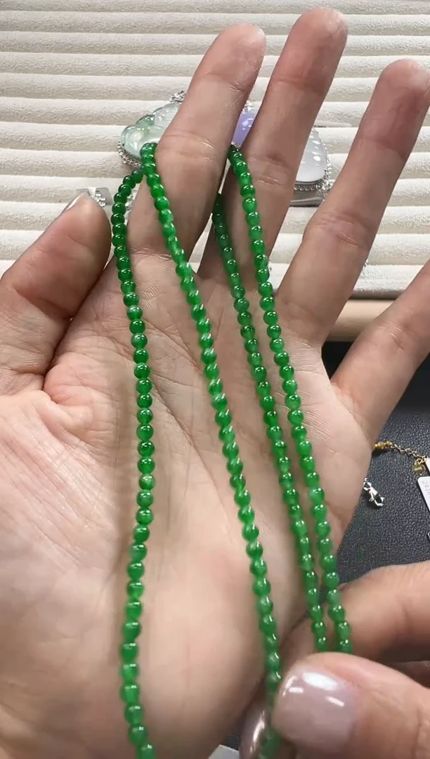 颈饰18K金镶嵌翡翠KBG1206-039