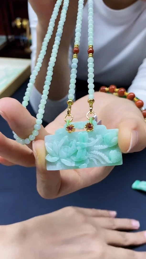 颈饰未镶嵌翡翠吊坠