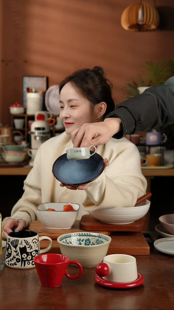 【闪购商品】碗蓝色线条碗 小量杯 微瑕凑满20发货