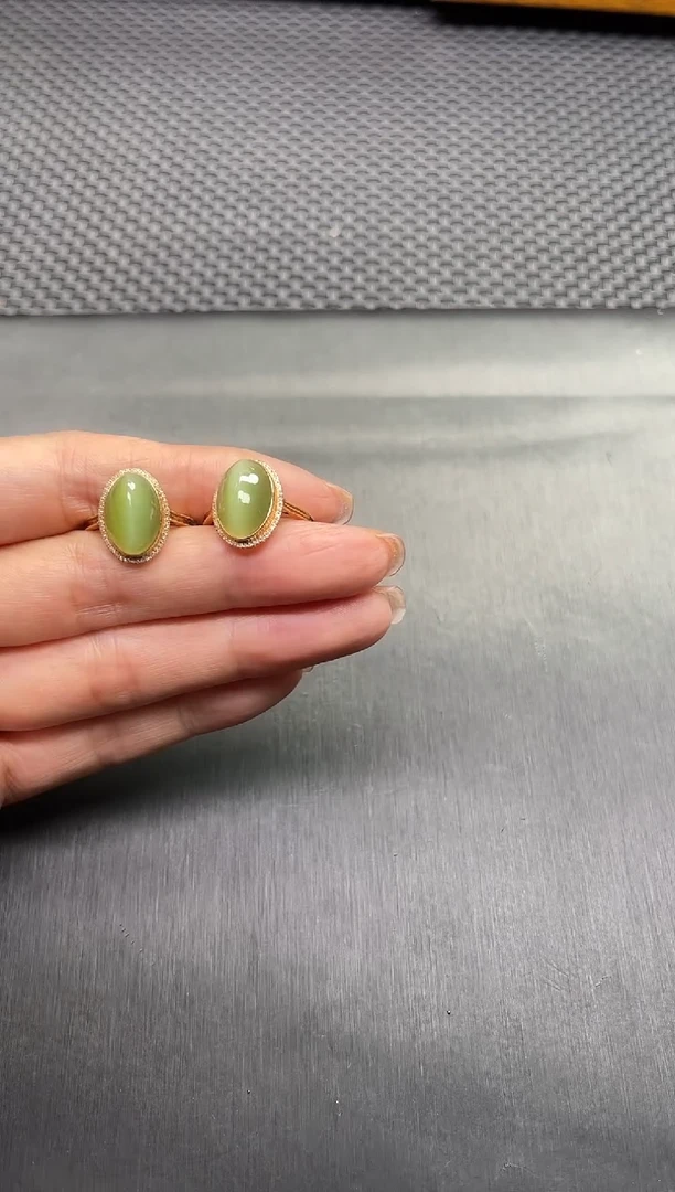 18K金镶嵌戒指和田玉多样性发1件