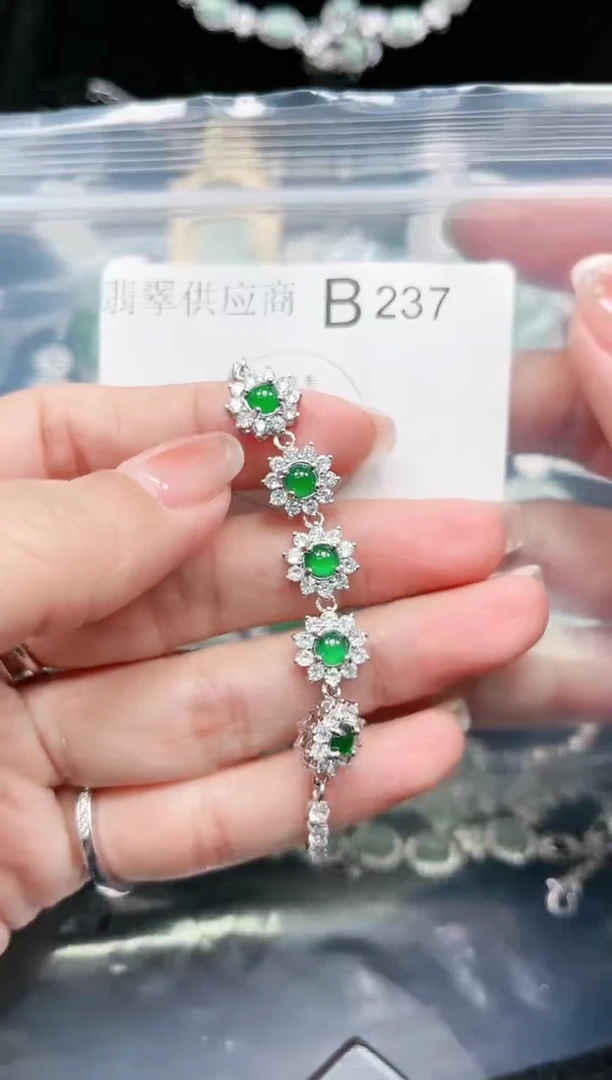 【闪购商品】翡翠颈饰未镶嵌赠皮绳237