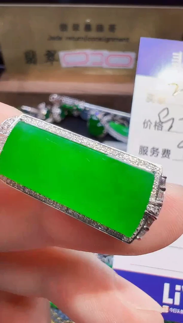 翡翠18K金镶嵌颈饰翡翠
