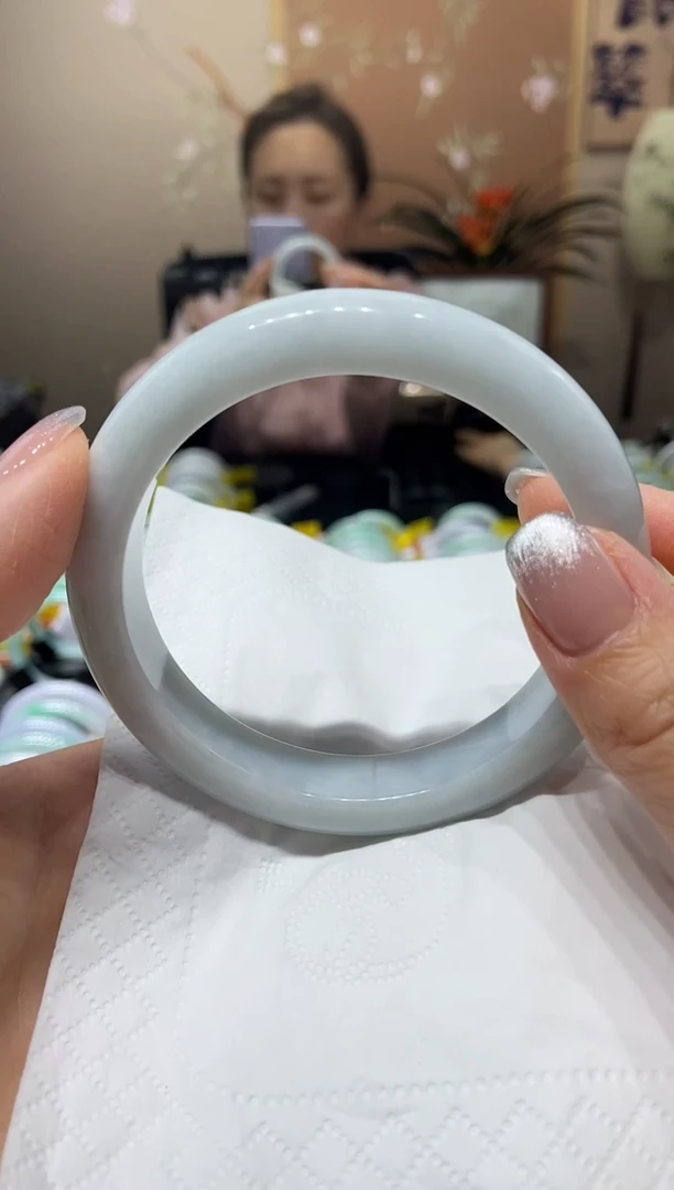 【闪购商品】翡翠手镯未镶嵌61.5圈口