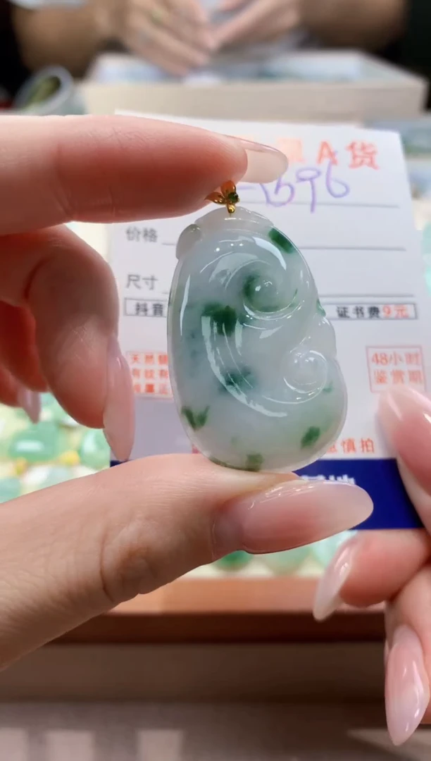颈饰18K金镶嵌翡翠 天然缅甸a货翡翠