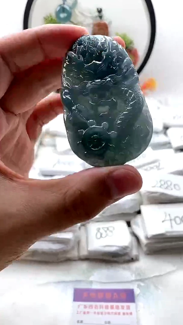 颈饰未镶嵌翡翠龙牌