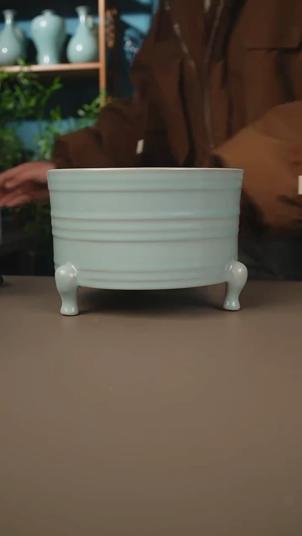 仿古三足尊微暇