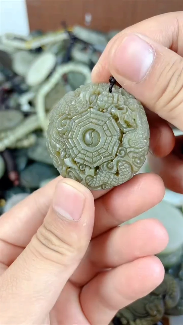 和田玉未镶嵌颈饰1