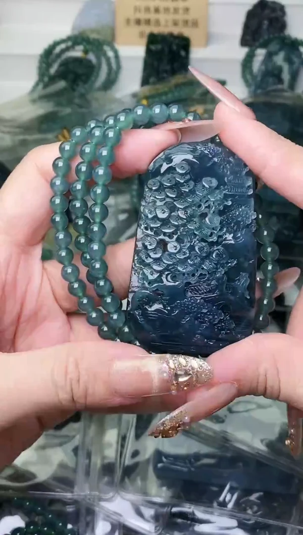 颈饰未镶嵌翡翠