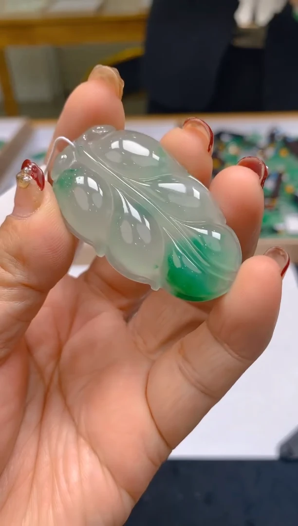 【闪购商品】石英岩玉颈饰未镶嵌冰美人非洲翠3067