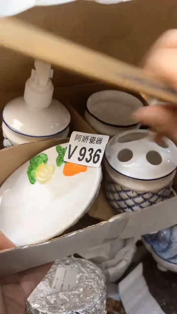 【闪购商品】瓷片936 一人两狗三餐四季  一人两狗三餐