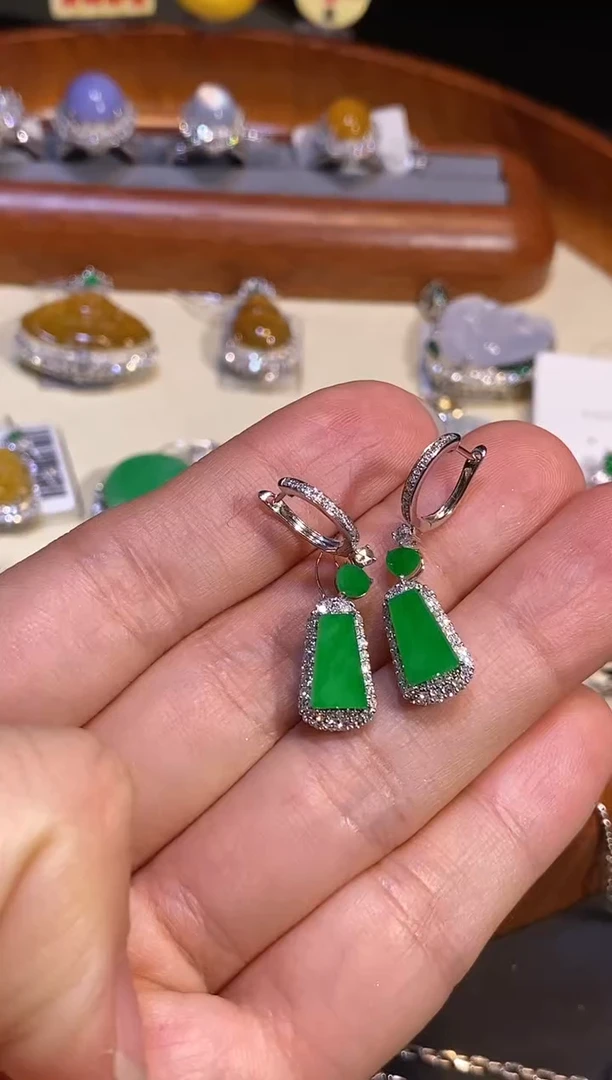 【闪购商品】翡翠耳饰18K金镶嵌吊坠