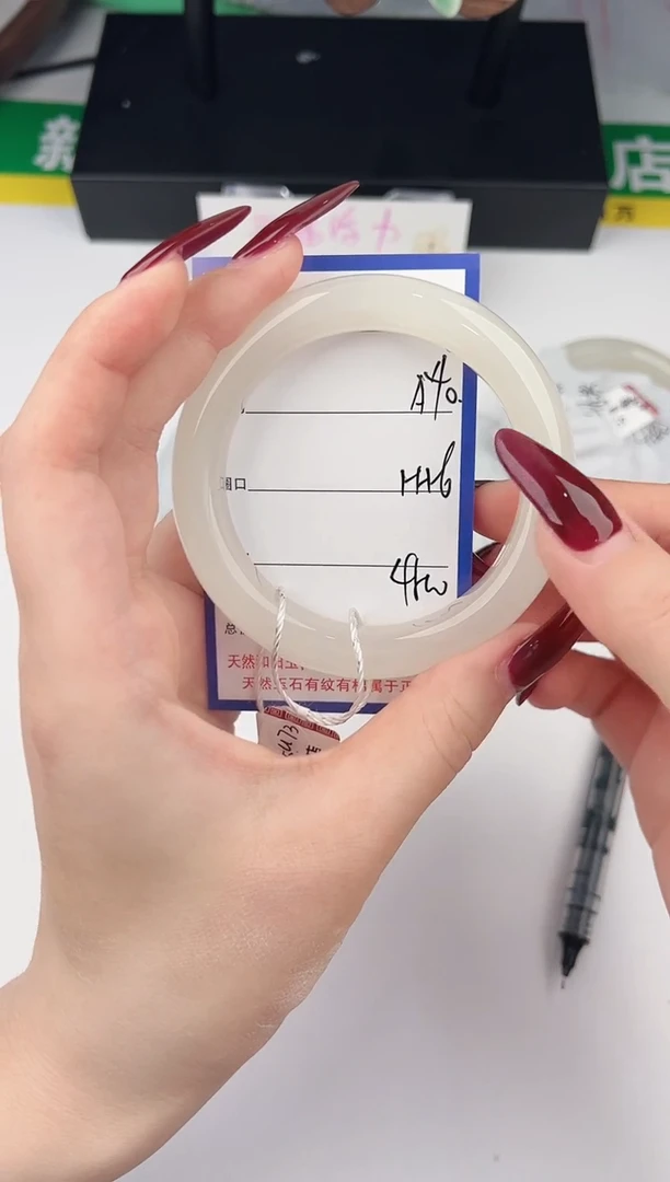 未镶嵌手镯和田玉40颜色微差无瑕