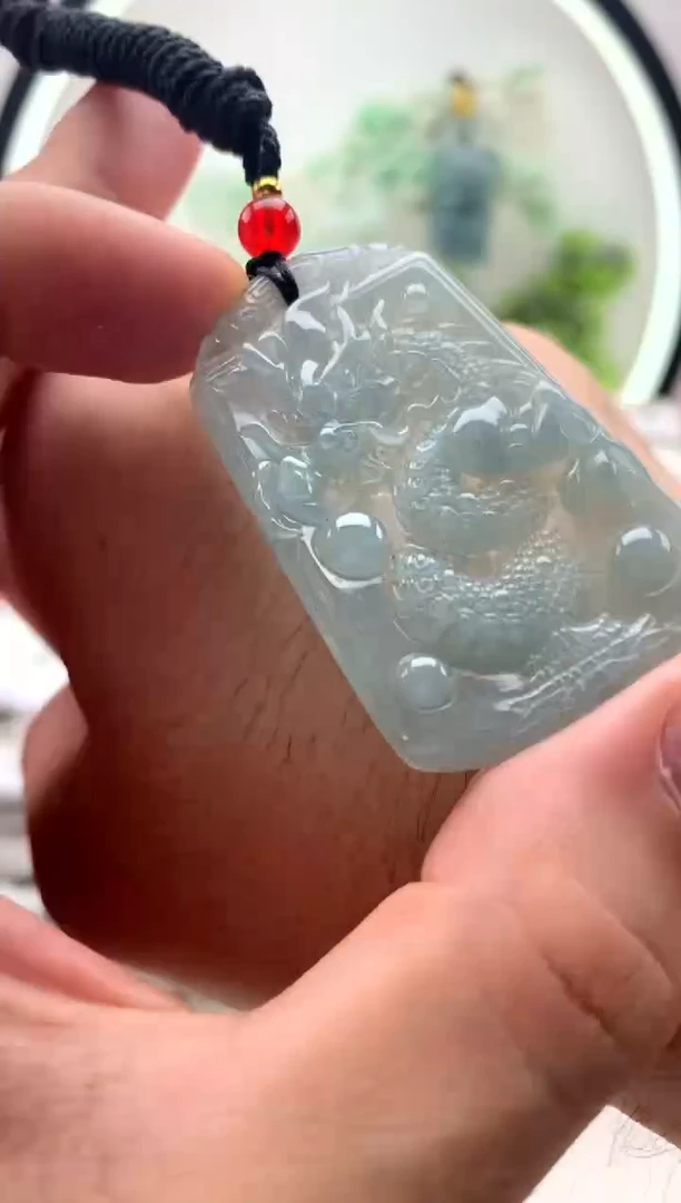 翡翠未镶嵌颈饰龙牌1