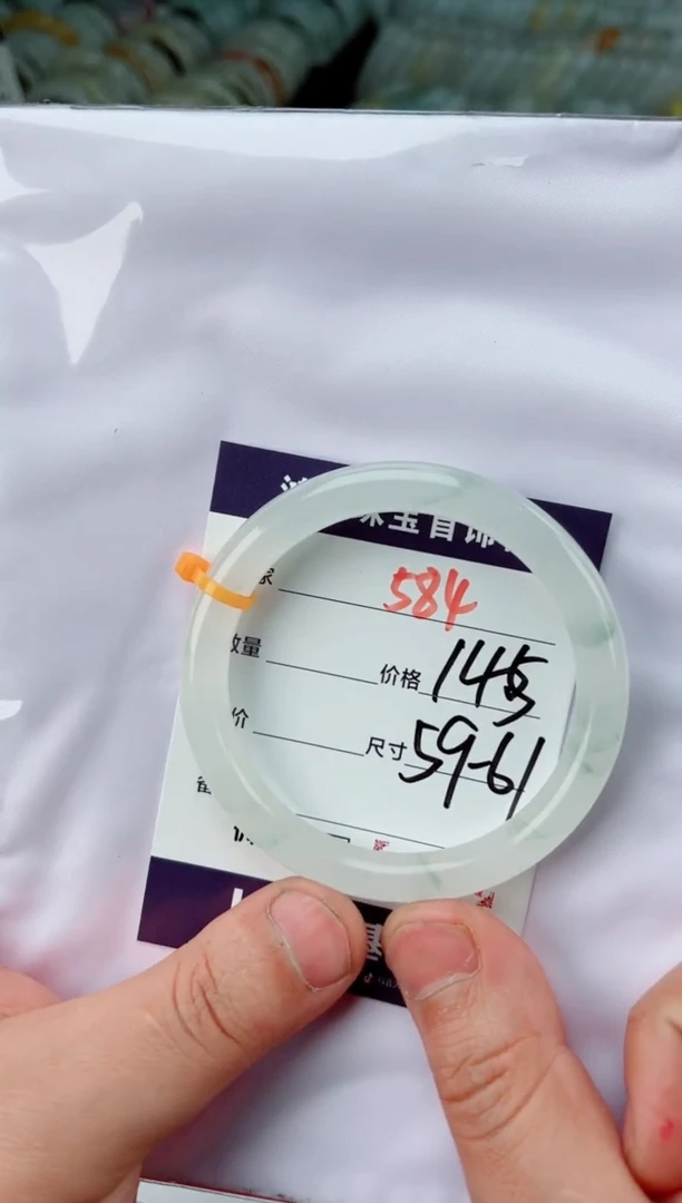 【闪购商品】石英质玉手镯未镶嵌584