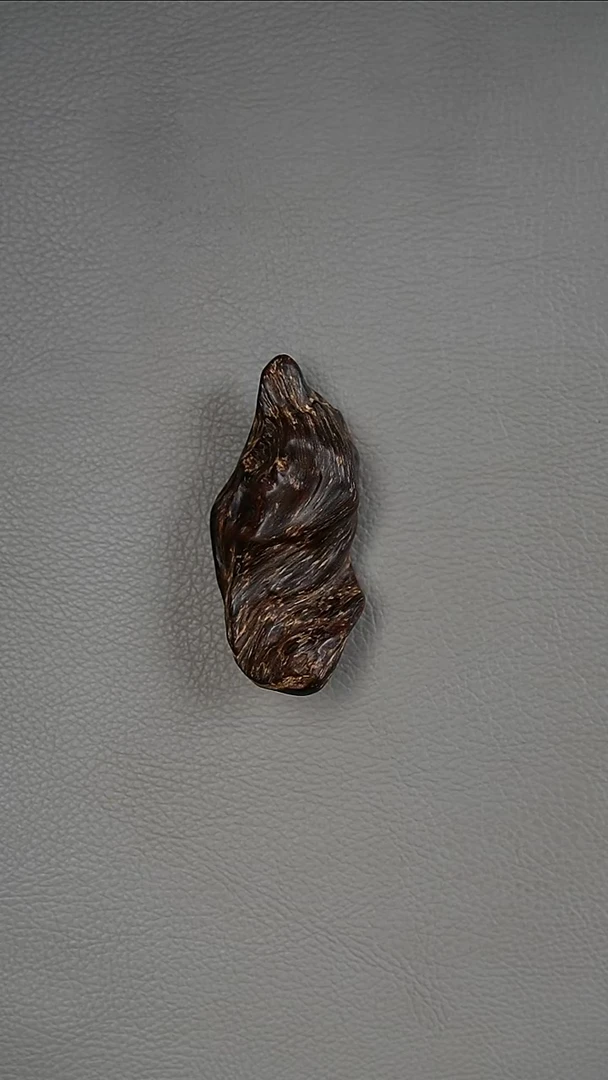 沉香吊坠34.4g瘤疤老料