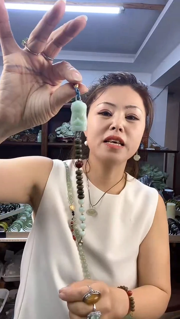 蛇纹石玉未镶嵌娘娘蓝多样性发货其中之一