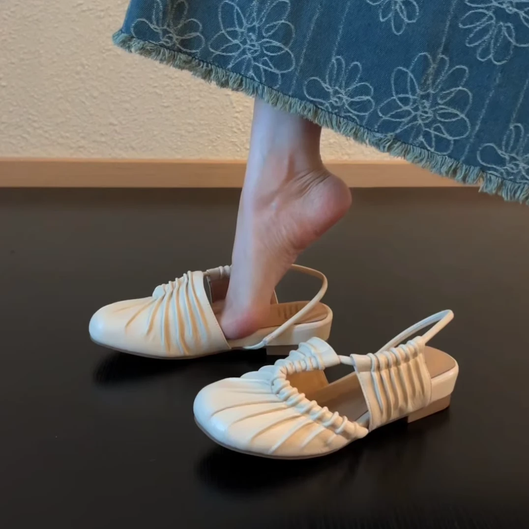 Pokoy-3.5cm法式复古褶皱一字扣包头凉鞋女平底浅口舒适透气