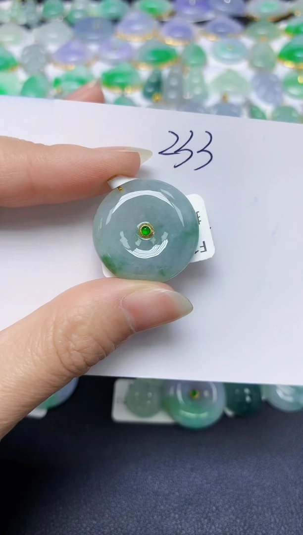 翡翠18K金镶嵌颈饰天然缅甸翡翠A货