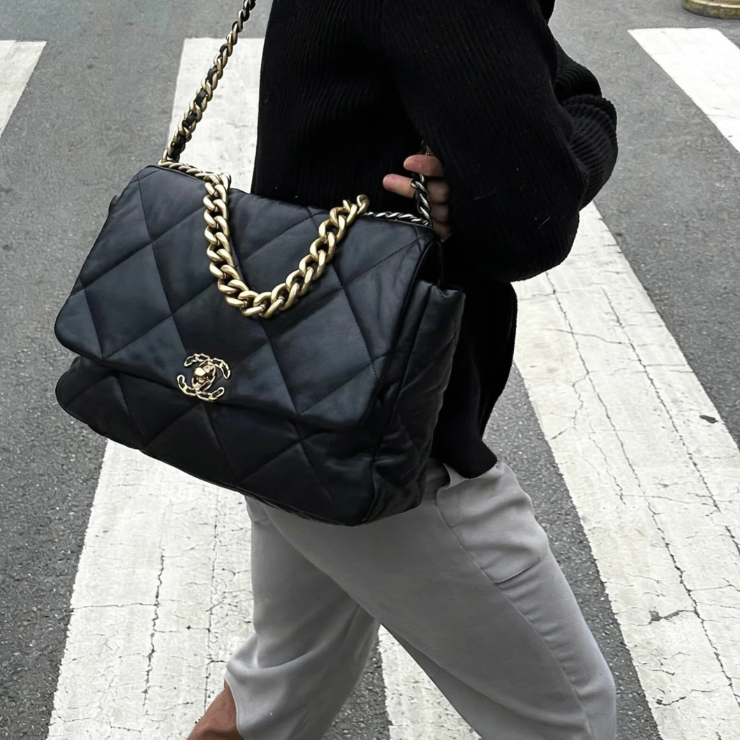 95新 Chanel/香奈儿 黑金19bag max手提斜挎包 底长35 30开