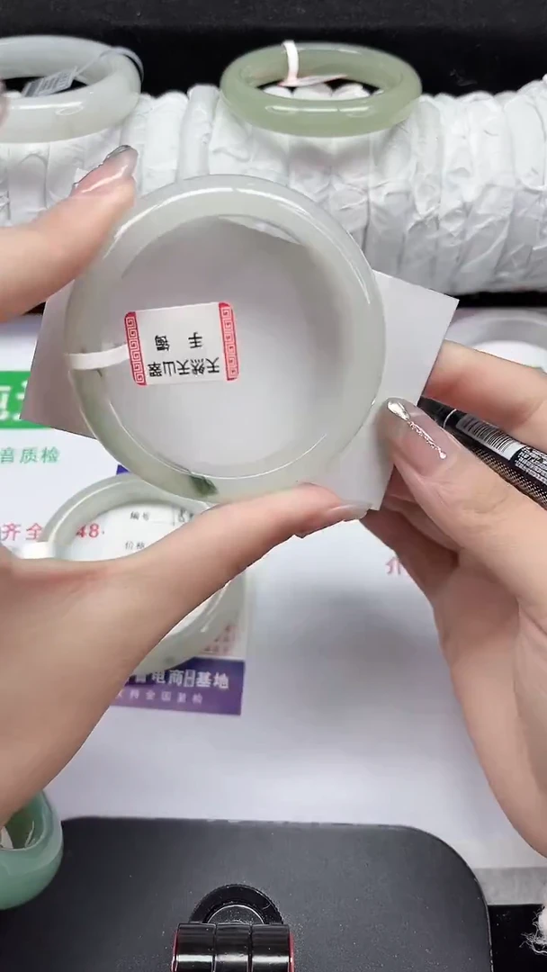 未镶嵌手镯石英质玉190-52/53