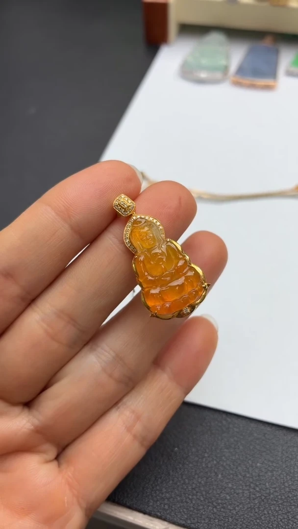 颈饰18K金镶嵌翡翠天然翡翠A货